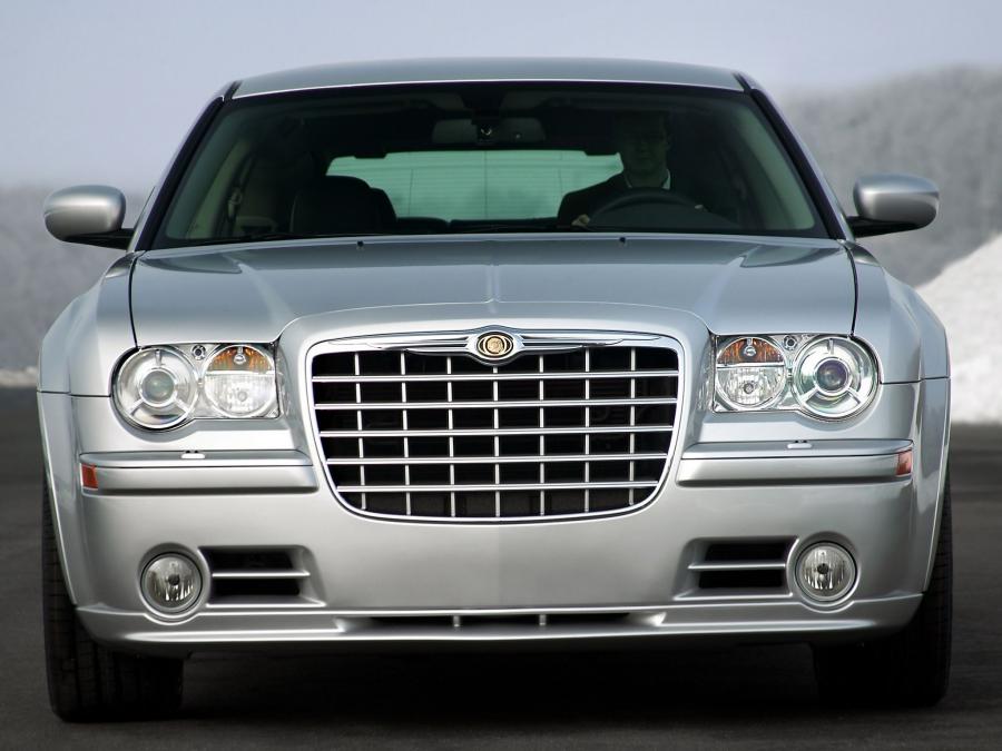  Chrysler 300C SRT8 Touring 2006 года  (фото 18 из 21)